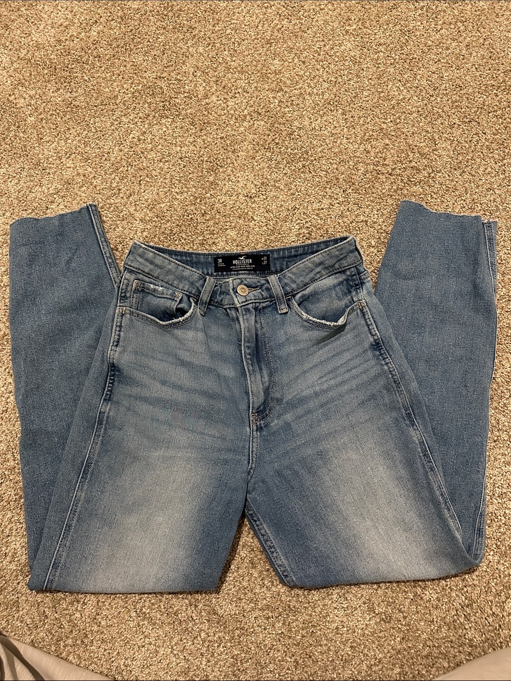 Hollister Ultra High-Rise Mom Jeans